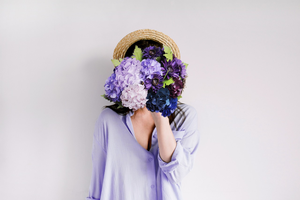 hydrangea, paper, flowers, beautiful wallpaper, windows wallpaper, purple, romantic, paper flowers, beautiful flowers, 4k wallpaper, craft, desktop backgrounds, crafting, women, full hd wallpaper, holding, nature, mac wallpaper, wallpaper 4k, young, woman, lifestyle, handmade, free wallpaper, bouquet, paper flower, flower background, laptop wallpaper, 4k wallpaper 1920x1080, hd wallpaper, do it your self, background, handmade paper, art paper, cool backgrounds, crafter, girl, wallpaper hd, style, florist, free background, paper florist, flower wallpaper